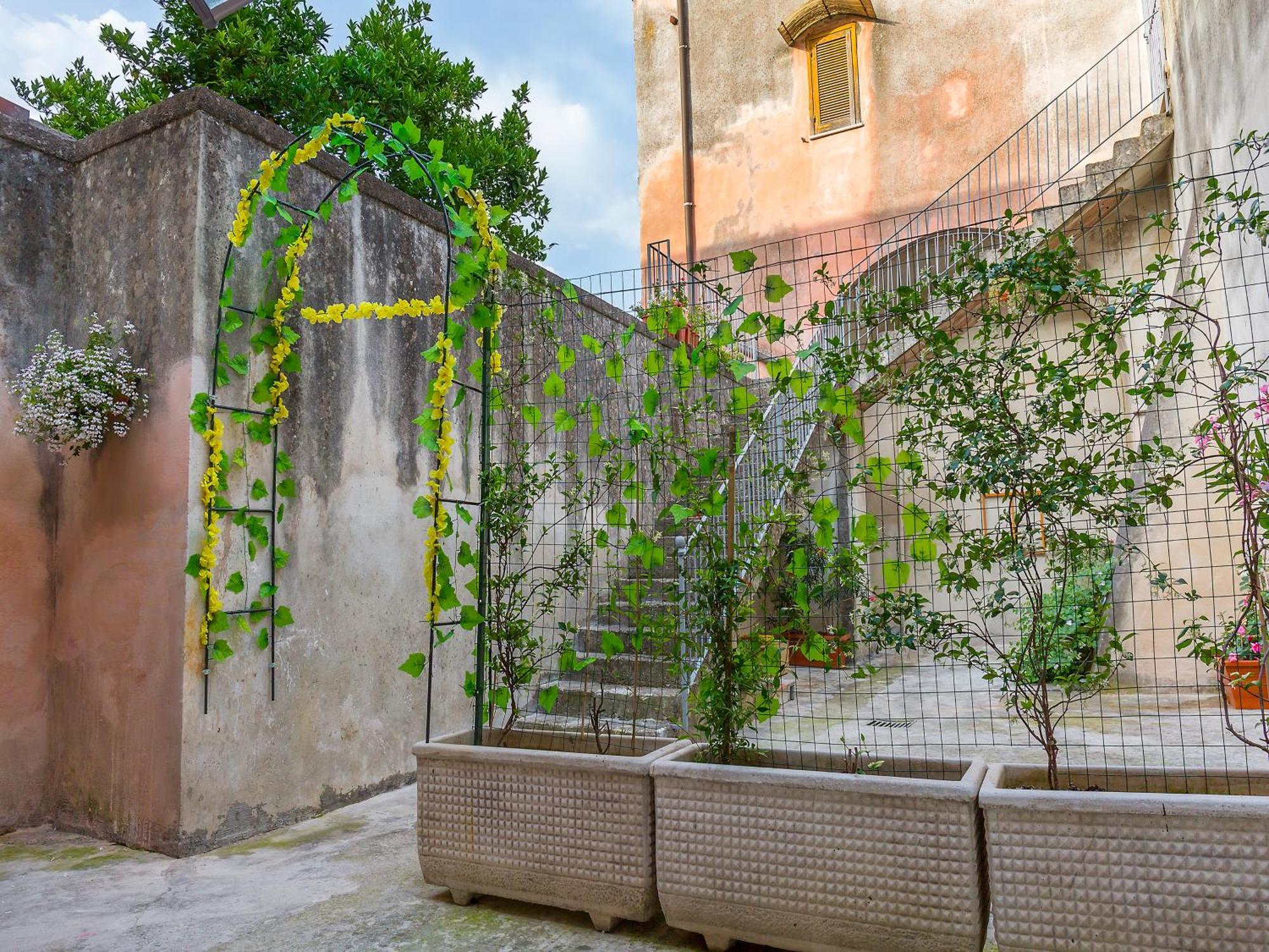 Al Vicolo Stretto Bed & Breakfast Santa Maria a Vico Exterior photo